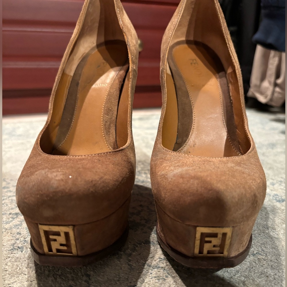FENDI SUEDE PUMPS